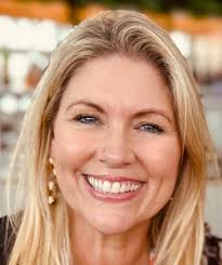 Hi all I'm Jackie, a local hairdresser. With over 30 years of experience in  the hairdressing industry, I bring a wealth of expertise directly to your  door. Offering professional cutting and colouring