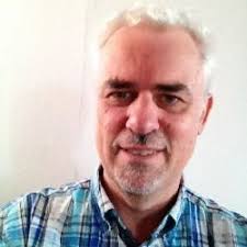 Irina søger Klaverundervisning nær København S eller online