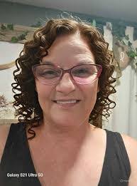 Janet Peckham's Instagram, Twitter & Facebook