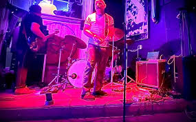 TUN gets folded like origami..don't like the syncopation? well then you  just wait a few measures and see if you enjoy adrian ham-fistedly forcing  that pesky guitar pulse right into the downbeat..#slopptastiriffictational..