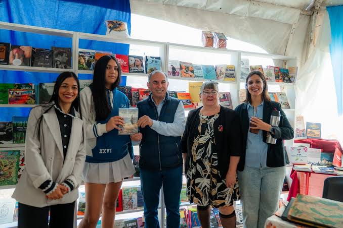 Stelatto recorri� la Feria del Libro: "Es un evento muy importante que enriquece a j�venes y grandes" - Canal Doce Misiones