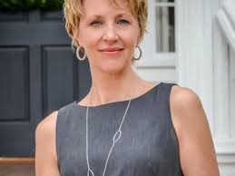 Happy Monday!! We are so in love with this photo from Christian and Ben's  gorgeous May wedding! We love our front porch, Spring ceremonies 🥂💐 📸:  @abbybyrdphotography Abby Byrd Photography #weddingceremony #wedding #