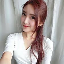 Shelly Dunk's Instagram, Twitter & Facebook