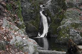 Indian well state park cliff jumping. Indian Well Falls Connecticut