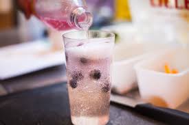 Lillet Wild Berry Bei Stimmen Lorrach Hieber Lillet Berry