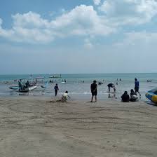 Untuk memasuki kawasan pantai anyer ini anda akan dikenakan biaya retribusi rp. Pantai Bandulu Anyer Terletak Di Daerah Kp Sirih Lor Drsa Bandulu Kecamatan Anyer Kabupaten Serang Banten Pantai Landai Yang Tanpa Karang Sangat Cocok Untuk Anak Anak Berlibur Dan Bermain Untuk Wahana Sangat