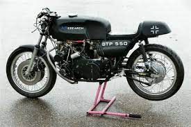 a 1976 suzuki gt550 fitted with a 1967 airesearch gtp 30 turbine engine see http www way2speed com 2012 09 turbine cafe racer vide ジェットエンジン カフェレーサー カスタムバイク