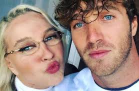 Paolo ciavarro ha fatto il suo ingresso nella casa del grande fratello vip solo mercoledì sera e il pubblico già ha una cotta per lui. Eleonora Giorgi Mamma Paolo Ciavarro Cosa Pensa Di Clizia Incorvaia