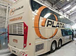 Taller Lezama. Chapa, pintura, vidrios de micros y colectivos. By Lezama