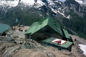 Die bewirtete schutzhütte befindet sich auf der salzburger seite des nationalparks hohe tauern im pinzgau und gehört der sektion münchen des deutschen alpenvereins. Heinrich Schwaiger Haus Grosses Wiesbachhorn Glocknergruppe Alpenverein Munchen Oberland Alpenverein Munchen Oberland