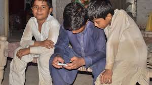 The coronavirus effect on Pakistan's digital divide - BBC Worklife