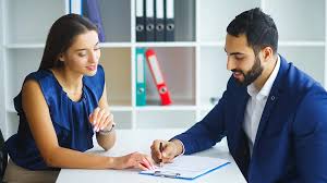 Poistný poradca vs. priame poistenie: Ktorá cesta je lepšia?