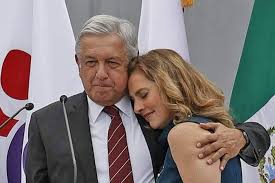 Lo cierto es que fue funcionario público solo por tratarse de nosotros. Amlo Y Su Esposa Buscan Ser Marca Registrada