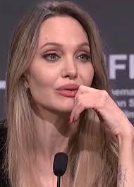 Angelina Jolie says she no longer recognizes her country under the Trump  administration: “I don't at this time recognize my country… These are very,  very heavy times.”