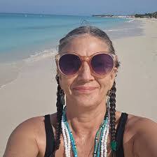 Leah Hankins's Instagram, Twitter & Facebook