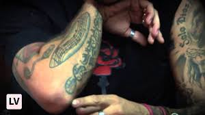 Su hermano fue rodrigo y su madre beatriz olave, más conocida como, bety olave, una compositora y empleada de una empresa editorial. Ulises Bueno Pequeno Gran Nombre La Voz