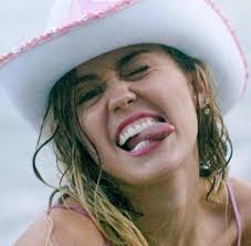 She's all, hannah montana, who?! Wer War Noch Mal Miley Cyrus Faq Zum Neuen Album Plastic Hearts Welt