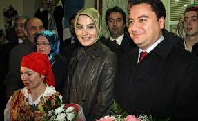 Ali babacan aslen ankara şereflikoçhisar'lı. Ali Babacan In Esi Ve Oglu Da Covid Pozitif Cikti
