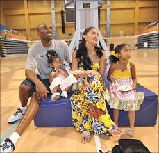 La Familia Bryant Kobe Bryant And His Family Kobe Bryant Family Lakers Kobe Bryant Kobe Bryant Daughters