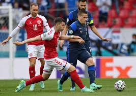 تشكل الحدود التقليدية بين قارتي آسيا وأوروبا ومن ثم بين روسيا الأوروبية وروسيا الآسيوية، وهي في الحقيقة مرتفعات يصل معدل ارتفاعها إلى 610م. Lyuxgdhw2myuim