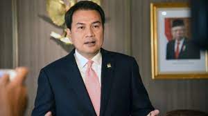 Azis penyuka kuliner nusantara dan gemar mengunjungi museum di berbagai daerah di indonesia. Peran Aziz Syamsuddin Dalam Kasus Suap Penyidik Kpk Icw Harus Diusut