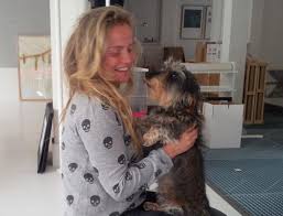 Ook is fatima inzetbaar voor het presenteren van awardshows, gala's, het geven van hockeyclinics, interviews en reclame campagnes. De Liefde Van Fatima Moreira De Melo Voor Spaanse Rescuehond Poekie Verhuisdieren Nl