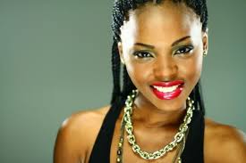 Singer chidinma ekile turned a year older yesterday may 2 and to celebrate turning older she has just dropped some sassy photos rocking her trademark shoe haircut. Chidinma Ekile Biographie L Age La Taille Et D Autres Faits