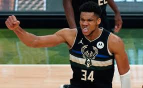 Ο greek freak μαζί με τον αδερφό του, θανάση, έφτασαν στο «ελευθέριος βενιζέλος» γύρω στις 11:30 το πρωί της κυριακής και στη. Giannhs Antetokoynmpo Mhnyma Sthri3hs Ston Iakwbidh Newsbeast