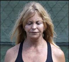 Goldie Hawn is beloved by everyone, but recent photos of her without makeup  confirm the rumors about her. Her fans don't know what to believe... Here's  what she looks like now: -