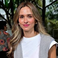 Fernanda Lynch lança coleção de joias em almoço beneficente em Ipanema