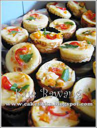 Yuuuuhhhuuu Karena Banyak Yang Tanya Resepnya Kue Bawang Alias Lumpur Asin Yang Jadi Salah Satu Andalan Untuk Menu Ide Makanan Makanan Makanan Dan Minuman