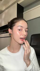 The perfect trio for that , flushed and glowy holiday look ❄️🎄🪩✨ , 冬天過節  氣色&光感 是妝容必備的吧！, 用腮紅棒和打亮棒輕鬆打造容光煥發的底妝🌟, 最後再塗上香甜的唇膜 無時無刻保持水潤光澤唇, #makeup  #makeuptutorial #unboxing #holiday #holidaymakeup ...