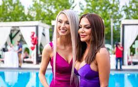 Andreea antonescu is an actress, known for a night with little richard (2013), friendzone (2014) and andré: Do You Remember How Andreea Balan And Andreea Antonescu Made Their Debut Sensational Pictures With Andre 20 Years Ago