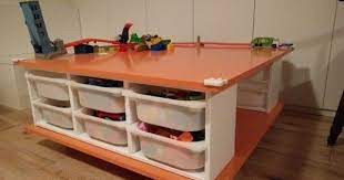 fabriquer une table a roulettes avec les rangements a jouets trofast play table ikea hackers ikea trofast