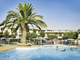 Griekenland Rhodos Koskinou Het Zandstrand Met Fijne Kiezels Ligt Op Ca 150 M Afstand Winkel En Uitgaansmoge Empfangsbereiche Swimmingpool Hotel