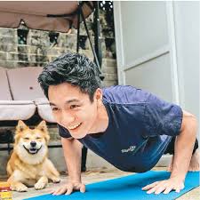 據悉，吳偉豪本來不打算公開承認與圈外女友 charlotte 的戀情，可是因為被踢爆一齊 staycation 才不得不承認拍拖。 有報道指兩人在戀情曝光後感情生變，漸漸不再見面，目前已分手。 å³å‰è±ªé–‹æˆ¿èœœæœƒhoney æ±æ–¹æ—¥å ±