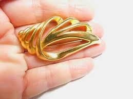 Maybe you would like to learn more about one of these? Signed Piscitelli Conch Sea Shell Gold Tone Open Work Metal Brooch Vintage 9 25 Picclick Uk