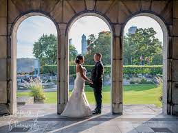 Stunning Wedding Couple Shot With Niagara Falls As The Backdrop Taken At Oakes Garden Niagara Falls Wedding Photography Niagara Falls Wedding Niagara Wedding
