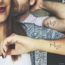 Tatouage toujours tatouage couple tatouages créatifs tatouages sur les mains tatouages de plumes tatouages uniques nouveaux tatouages tatouages pour hommes deutsch. Tatouages De Couple 10 Jolies Idees De Tatouages A Faire A Deux Terrafemina