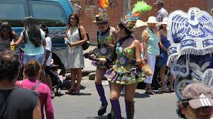 Menschen verlangen verfassunggebende versammlung | danke an die chilenen aus leipzig für das | #bockuffnblog. Bilder Von Chile Valparaiso Madchens Menschen Stadtstrasse Karneval