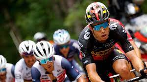 El tour de francia entra en su décima etapa, con una fracción prácticamente llana en la que los velocistas esperan demostrar su mejor versión, pero con un puerto de montaña de cuarta categoría óptima para que nairo quintana defienda la camiseta de puntos rojos. Vdhlnllr0 Fum