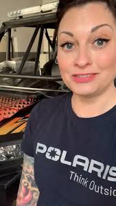 "Rencontrez Lina Van De Mars : Animatrice de télévision allemande,  musicienne, athlète de sport automobile, mécanicienne et ambassadrice de la  marque Polaris., "Il n'y a rien de mieux que le sentiment ...