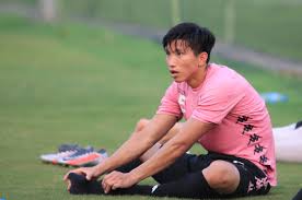 Đoàn văn hậu (sinh ngày 19 tháng 4 năm 1999) là một cầu thủ bóng đá việt nam trưởng thành tại lò đào đạo câu lạc bộ bóng đá hà nội. Ä'oan VÄƒn Háº­u Vá»›i CÆ¡n Ac Má»™ng Cháº¥n ThÆ°Æ¡ng Bao Dan Sinh