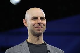 Adam Grant: Feedback sandwiches don't work, use this sentence instead