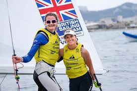 Hannah mills, mbe (born 29 february 1988) is a british competitive sailor and 2 time world champion in mills was born in cardiff, wales, and started sailing at cardiff sailing centre (then llanishen. Mills And Mcintyre Win Silver At World Cup Series Final