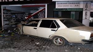 Kontrolden Çıkan Otomobil Dükkana Girdi - Antalyanın Tek Televizyonu