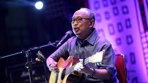 Reff i g c d g mari sini berkumpul kawan Chord Gitar Dan Lirik Lagu Berita Kepada Kawan Ebiet G Ade Kawan Coba Dengar Apa Jawabnya Tribunnews Com Mobile