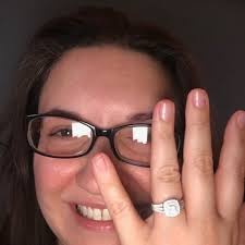 𝐖𝐡𝐚𝐭 𝐚𝐫𝐞 𝐲𝐨𝐮 𝐠𝐫𝐚𝐭𝐞𝐟𝐮𝐥 𝐟𝐨𝐫 𝐭𝐡𝐢𝐬 𝐰𝐞𝐞𝐤? I'm  grateful that 5 years ago today, my husband proposed to me!!! He really  surprised me by asking first thing in the morning, which I