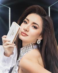 Hello, Hong Kong … Hello Universe! 🇭🇰 Designer: @marioparottodesigner  Official M*U Picture : @josephmancillaphart @nahimnn Official M*U Cosmetics  : @dannra @Missuniverse.Cosmetics Official M*U Skincare: @bernardoloz  @MissuniverseSkincare Get your ...