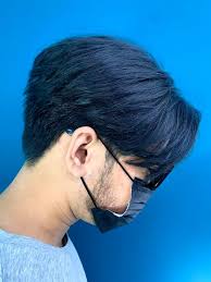 Rambut model seperti ini bercirikan hampir seperti model mandarin, hanya saja belahan rambutnya dibagi tepat berada di tengah dan dibiarkan kedua sisinya mengembang. Mens Haircut 2020 Rambut Belah Tengah Kitikbarber Shop Facebook